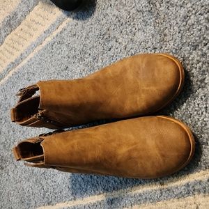 Size 8 1/2 Xappeal tan suede ankle height boots with side zipper